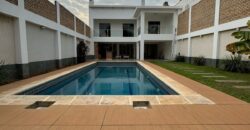 ¡¡EN  ALQUILER HERMOSA RESIDENCIA CON PISCINA EN BARRIO JARA (600 m2)