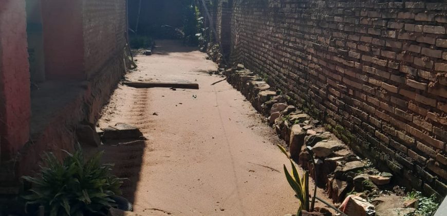 VENDO TERRENO CON CASITA EN CAPIATA ZONA VILLA MILITAR PARA INVERSION