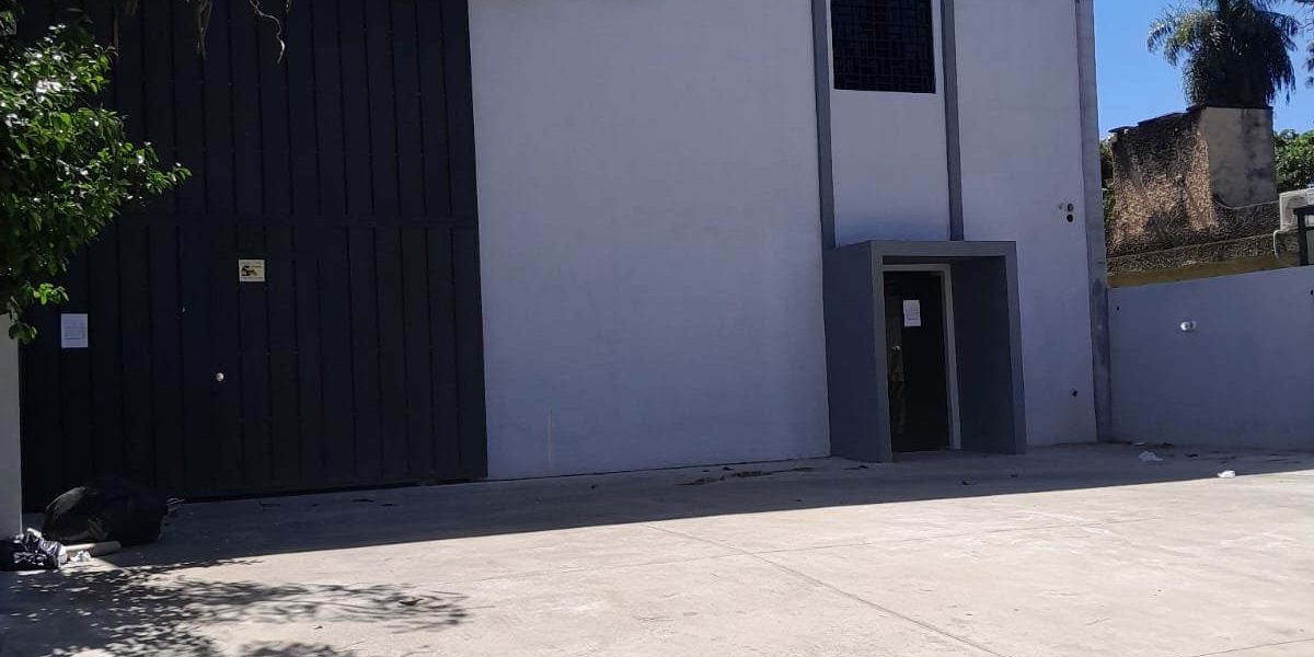 DEPOSITO EN ALQUILER A PASOS DE AVDA. MADAME LYNCH Y MCAL. LOPEZ