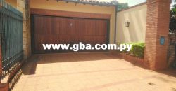 EN VENTA BELLA RESIDENCIA – LUQUE LOMA MERLO