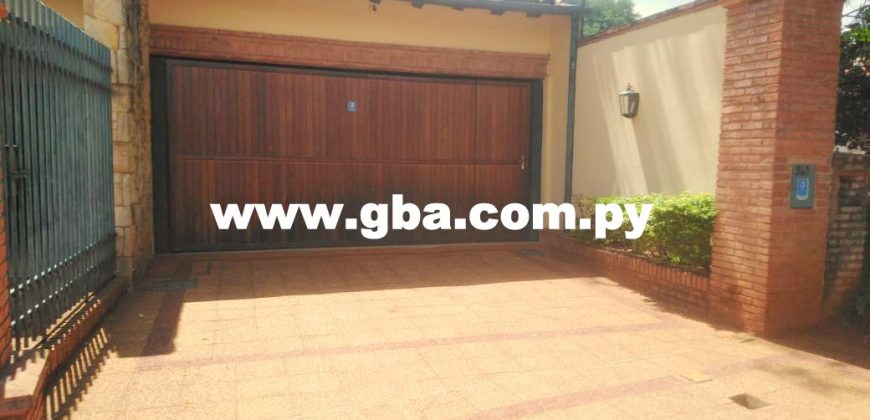 EN VENTA BELLA RESIDENCIA – LUQUE LOMA MERLO