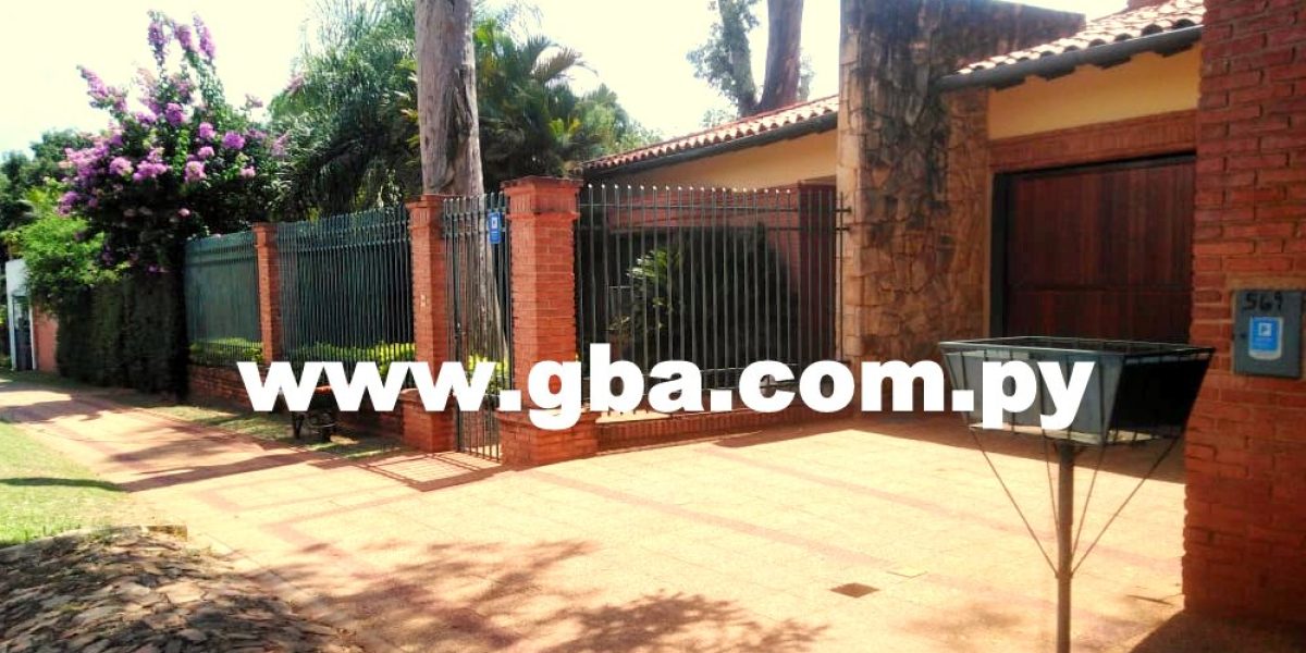 EN VENTA BELLA RESIDENCIA – LUQUE LOMA MERLO