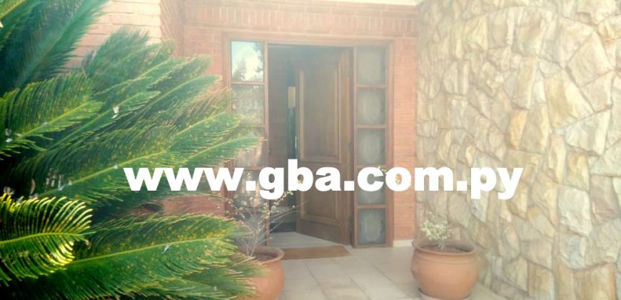 EN VENTA BELLA RESIDENCIA – LUQUE LOMA MERLO
