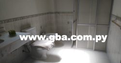 EN VENTA BELLA RESIDENCIA – LUQUE LOMA MERLO