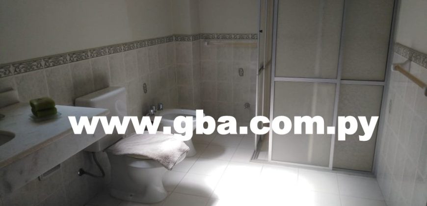 EN VENTA BELLA RESIDENCIA – LUQUE LOMA MERLO