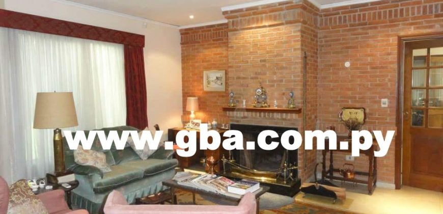 EN VENTA BELLA RESIDENCIA – LUQUE LOMA MERLO