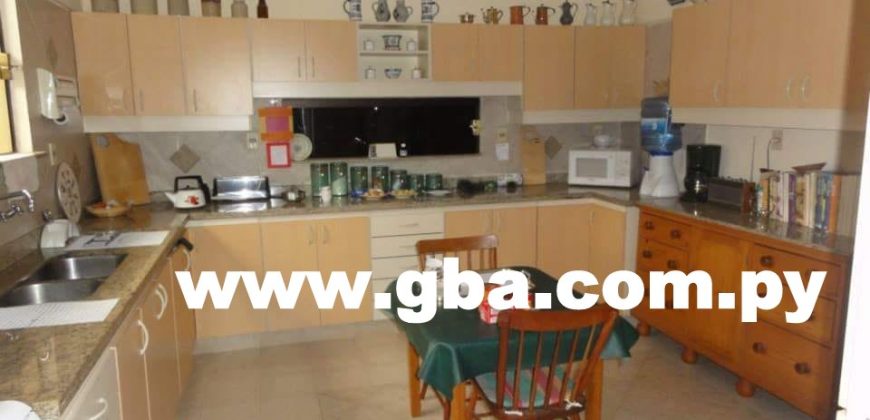 EN VENTA BELLA RESIDENCIA – LUQUE LOMA MERLO
