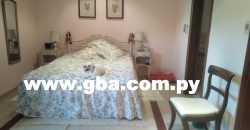 EN VENTA BELLA RESIDENCIA – LUQUE LOMA MERLO