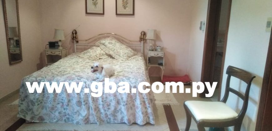 EN VENTA BELLA RESIDENCIA – LUQUE LOMA MERLO