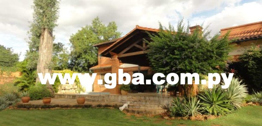 EN VENTA BELLA RESIDENCIA – LUQUE LOMA MERLO