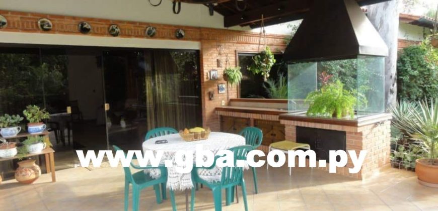 EN VENTA BELLA RESIDENCIA – LUQUE LOMA MERLO