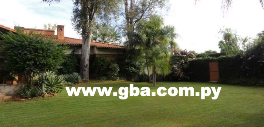 EN VENTA BELLA RESIDENCIA – LUQUE LOMA MERLO