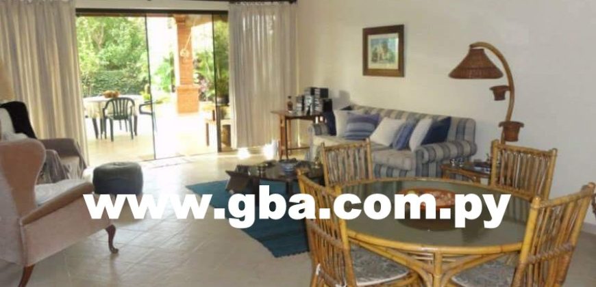 EN VENTA BELLA RESIDENCIA – LUQUE LOMA MERLO